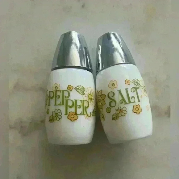 Vintage Westinghouse Milk Glass Salt Pepper Shaker Mid Mod Flowers Groovy - Picture 1 of 5
